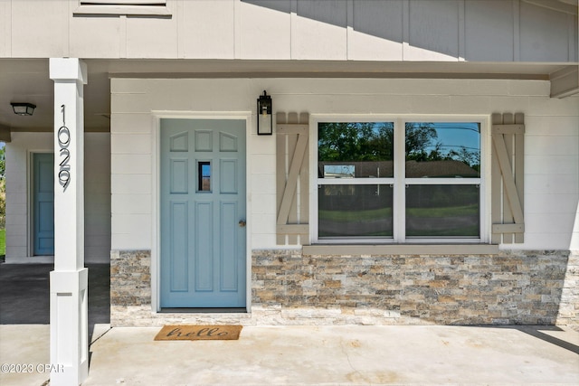 view of property entrance