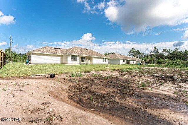 ranch-style house featuring a front yard