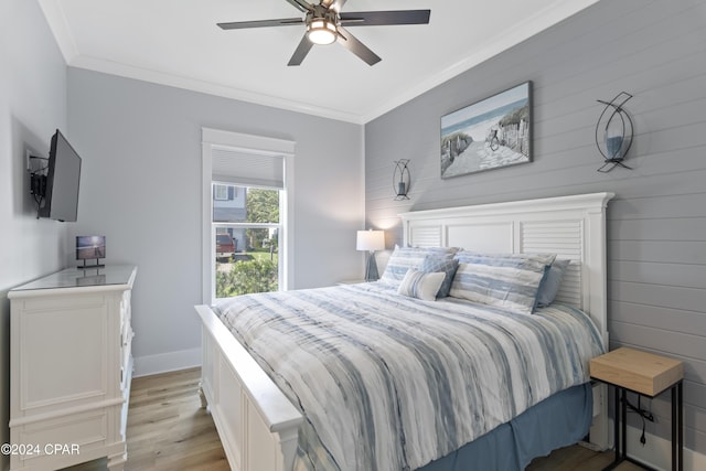 bedroom featuring light hardwood / wood-style floors, ceiling fan, and ornamental molding