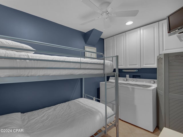 bedroom with ceiling fan and washer and clothes dryer