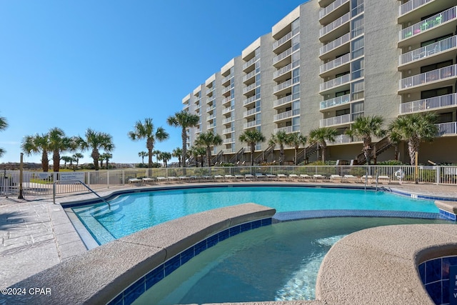 view of swimming pool