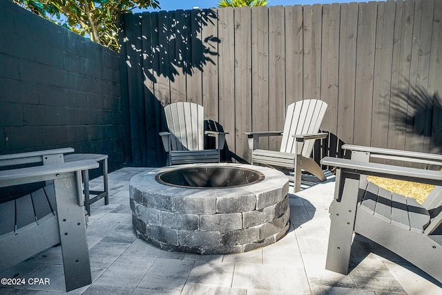 view of patio with an outdoor fire pit