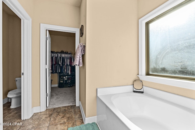 bathroom featuring a washtub and toilet