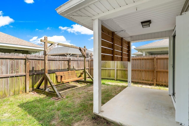 view of yard featuring a patio area