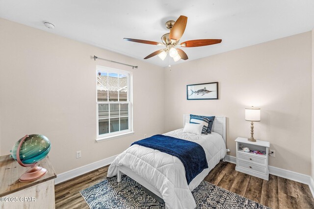 unfurnished bedroom with dark hardwood / wood-style flooring, ceiling fan, and a closet