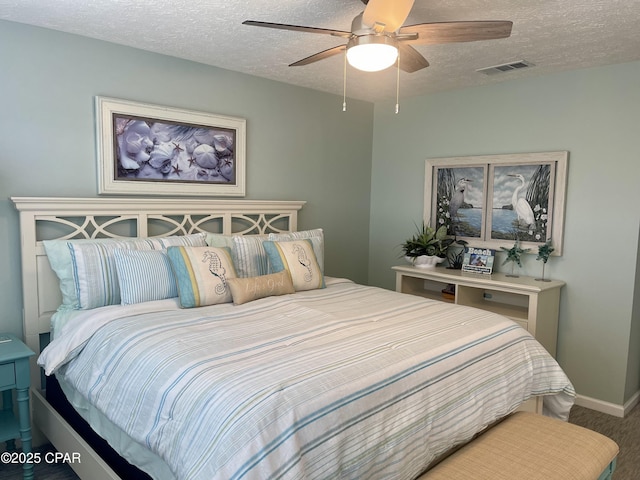 bedroom featuring carpet flooring, a textured ceiling, and ceiling fan