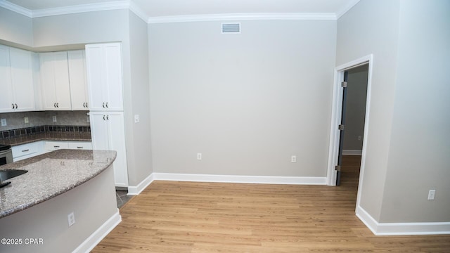 8700 Front Beach Rd Unit 5302, Panama City Beach, FL 32407 - interior space featuring visible vents, light wood-style floors, and ornamental molding