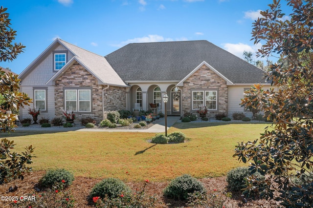 view of front of home featuring a front lawn