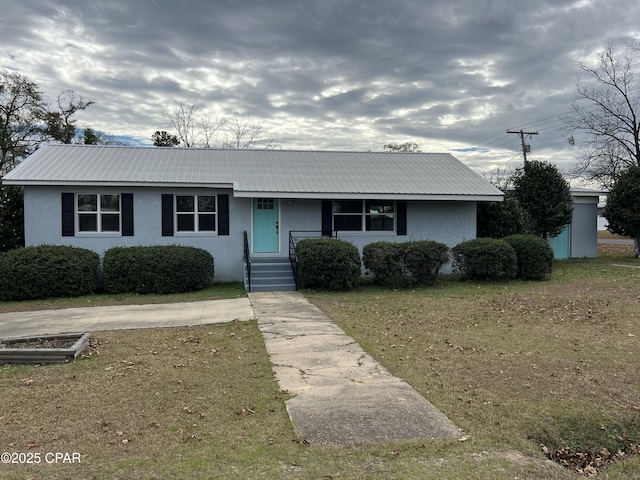 single story home with a front yard