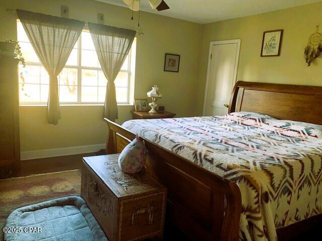 bedroom featuring ceiling fan