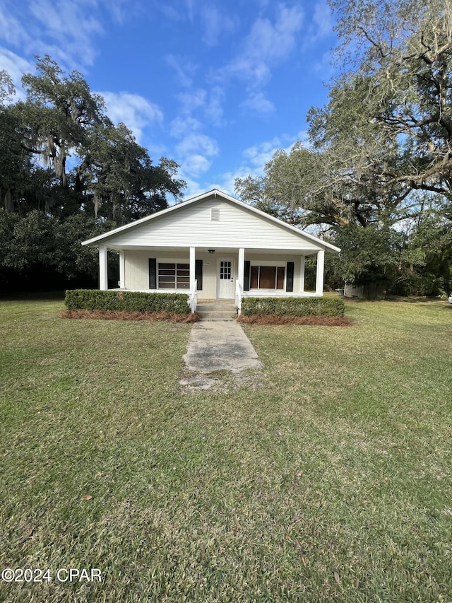 view of front facade with a porch and a front yard