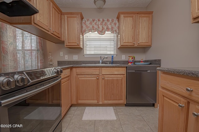 kitchen featuring light brown cabinetry, stainless steel electric range oven, dishwashing machine, a textured ceiling, and a sink