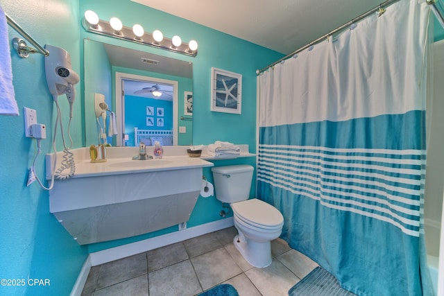 bathroom featuring a shower with shower curtain, tile patterned floors, toilet, and ceiling fan