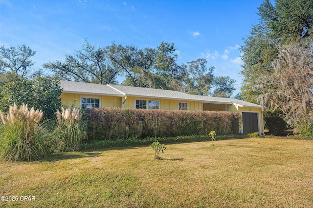 ranch-style home with a front lawn