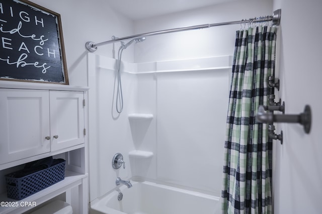 bathroom with shower / tub combo with curtain