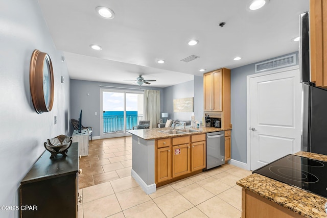 kitchen with visible vents, a peninsula, recessed lighting, a sink, and appliances with stainless steel finishes