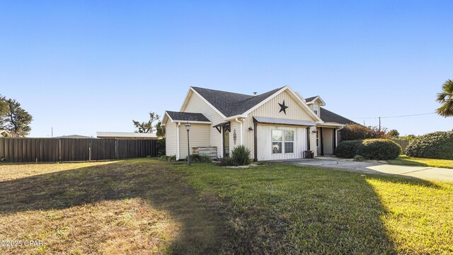 view of front of home with a front yard