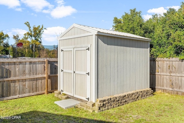 view of outdoor structure with a yard