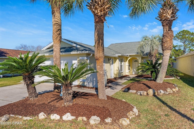 view of front of property featuring a front yard and a garage