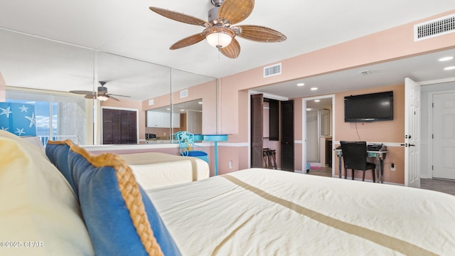 bedroom with ceiling fan