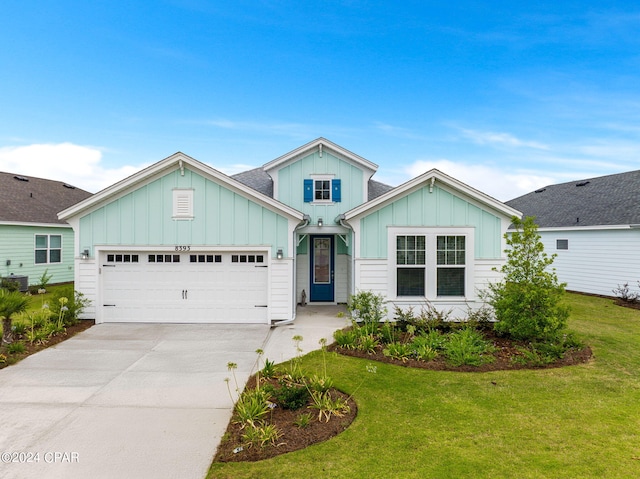 view of front facade with a garage and a front yard