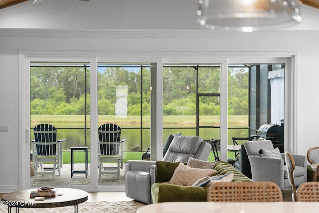 sunroom with lofted ceiling