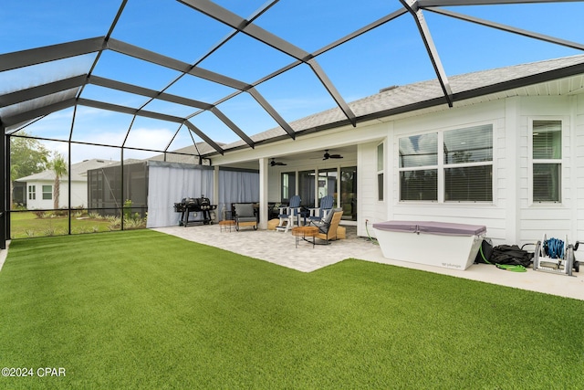 back of property featuring an outdoor living space, a lanai, ceiling fan, a patio area, and a yard