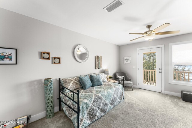 carpeted living room featuring ceiling fan