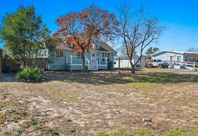 view of front of property featuring a front yard