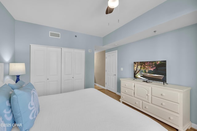 bedroom with light hardwood / wood-style floors, a closet, and ceiling fan