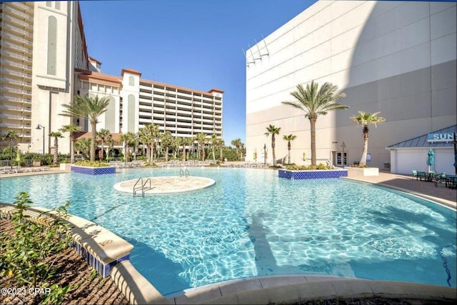 view of swimming pool