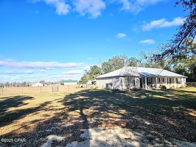 exterior space featuring a front yard