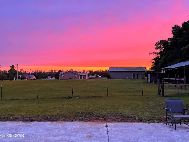 view of yard at dusk