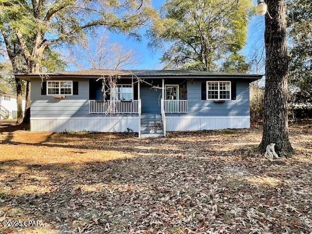 ranch-style house featuring covered porch