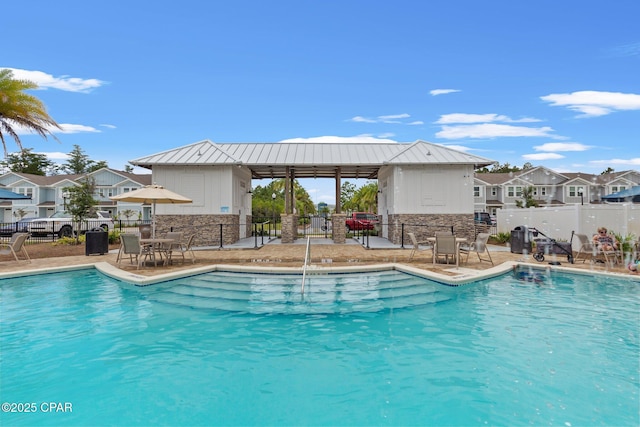 view of swimming pool