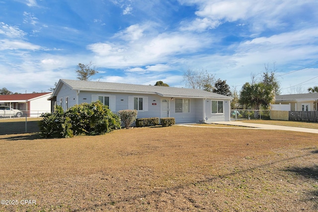 view of front facade with a front yard