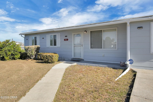 view of front of house featuring a front yard