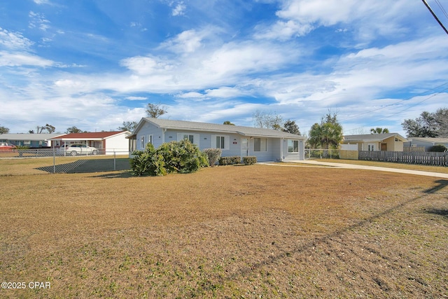 view of front of home featuring a front lawn