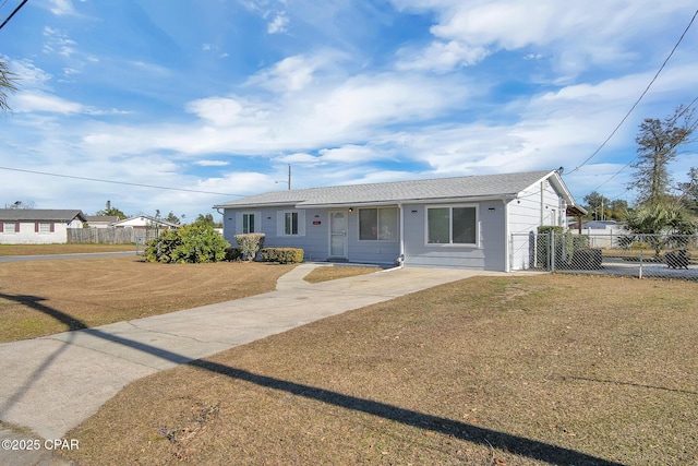 single story home featuring a front yard