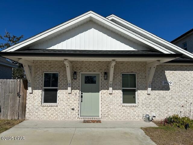 view of front facade with covered porch