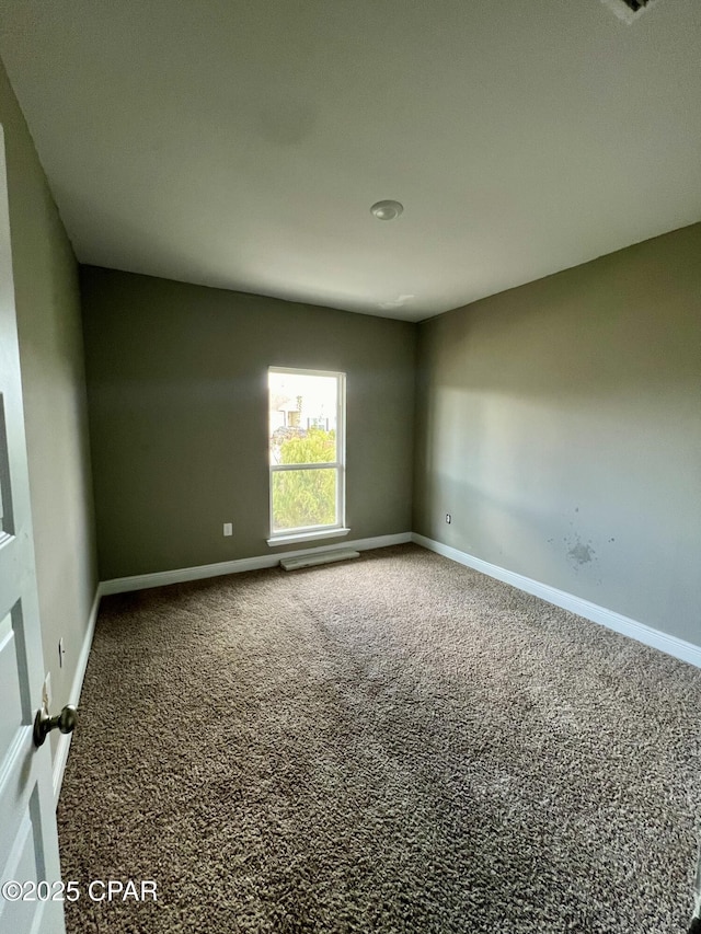 unfurnished room featuring carpet flooring