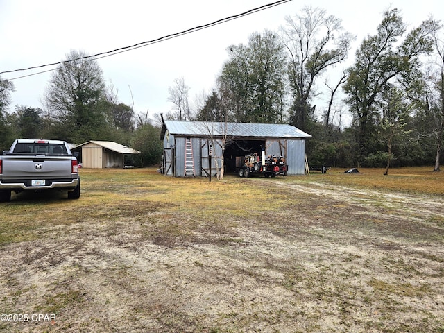 view of yard with an outdoor structure