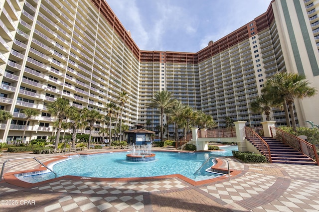 view of swimming pool