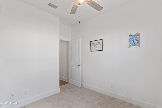 carpeted empty room featuring ceiling fan