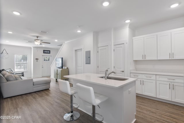 kitchen featuring sink, white cabinetry, ceiling fan, an island with sink, and hardwood / wood-style flooring