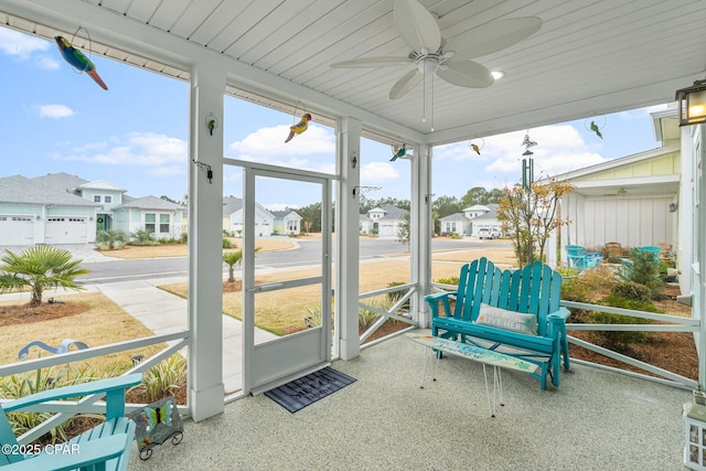 sunroom with ceiling fan