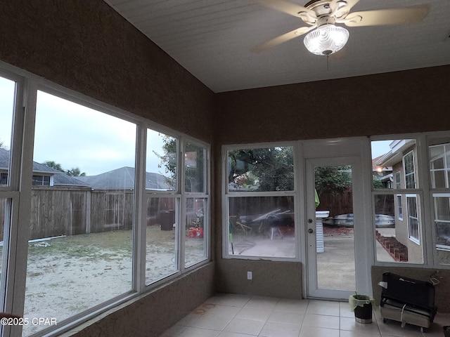 sunroom / solarium with ceiling fan