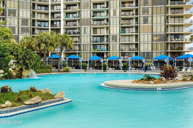 view of swimming pool