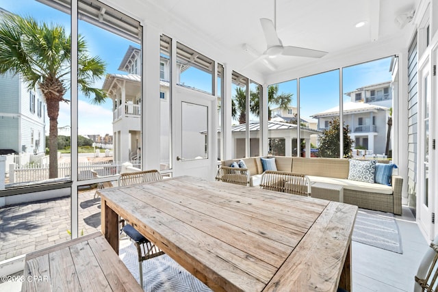 sunroom with ceiling fan