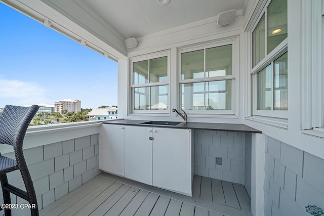 balcony featuring sink